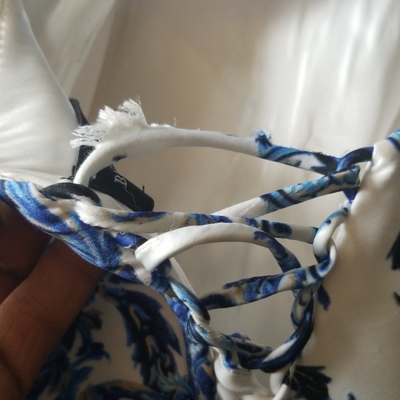 Selling my daughter prom dress - Picture 6 of 7